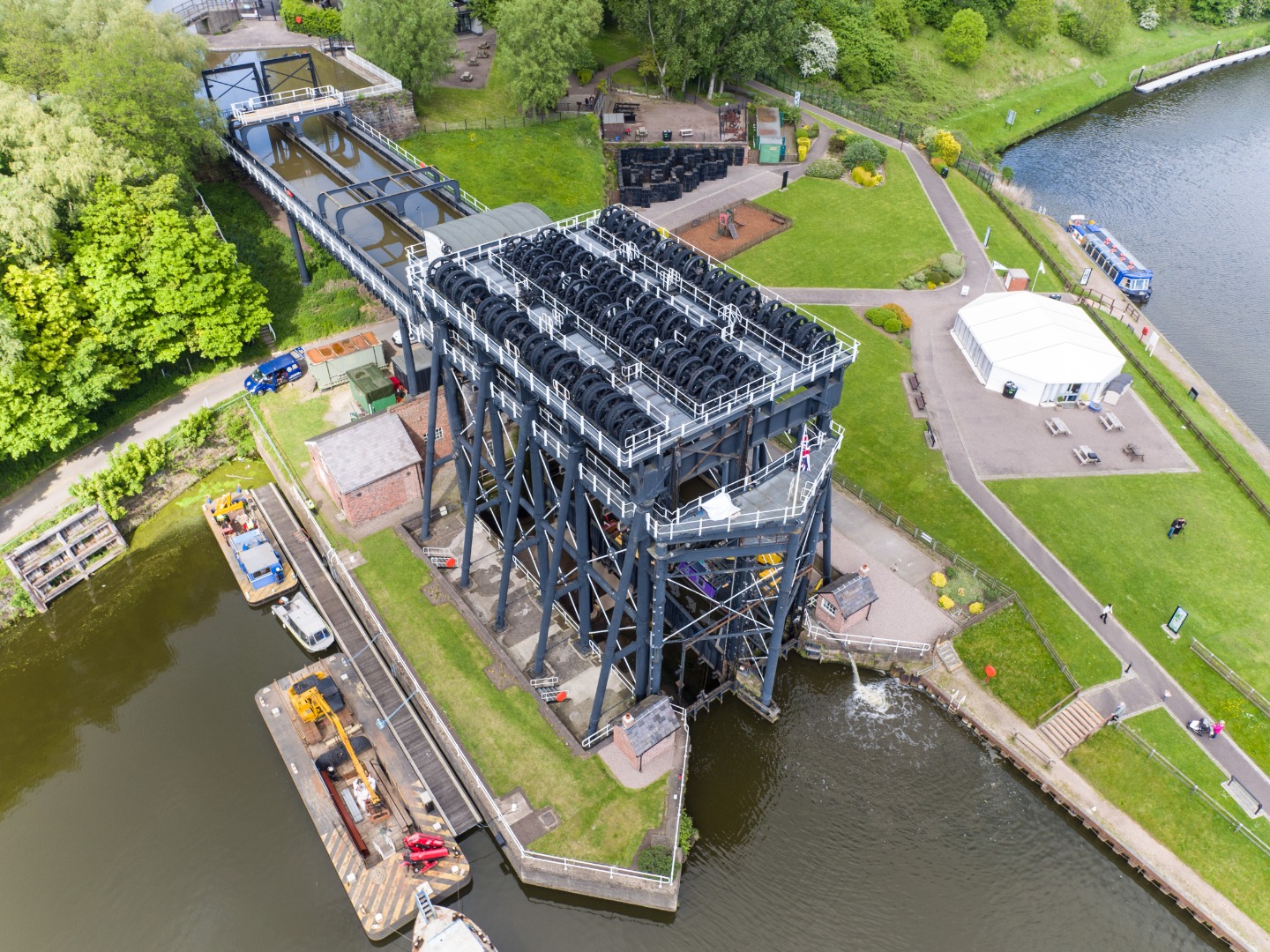 cheshire-s-anderton-boat-lift-offers-free-family-fun
